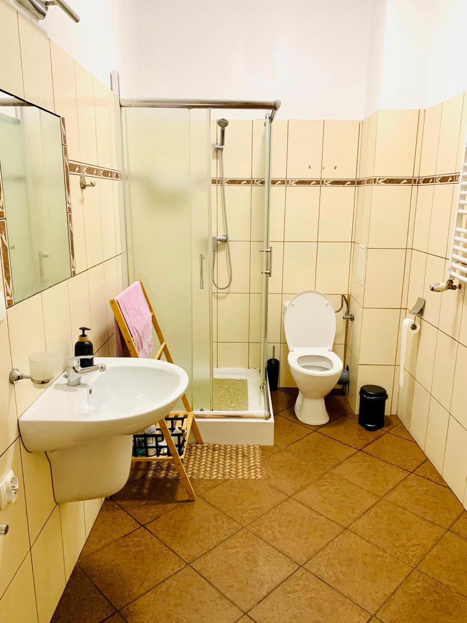 Happy House Hostel Познань Экстерьер фото
