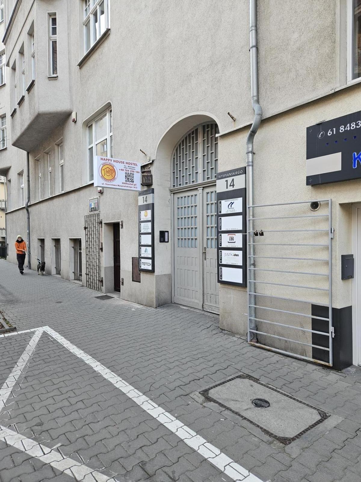 Happy House Hostel Познань Экстерьер фото
