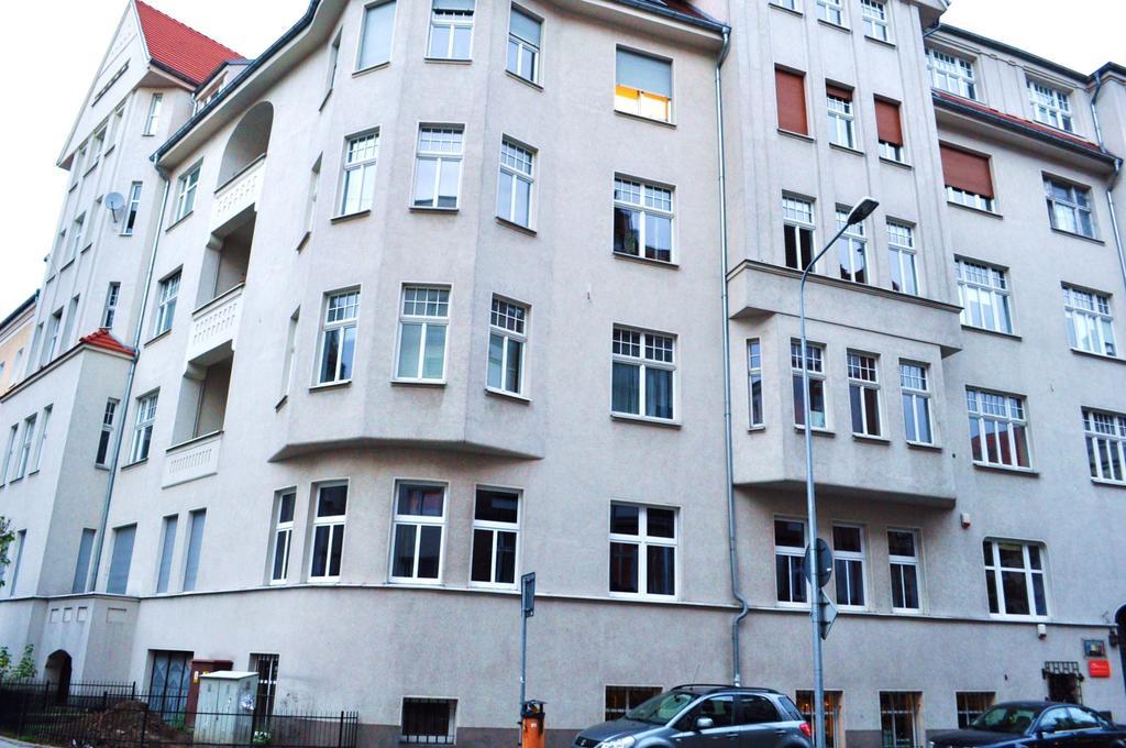 Happy House Hostel Познань Экстерьер фото